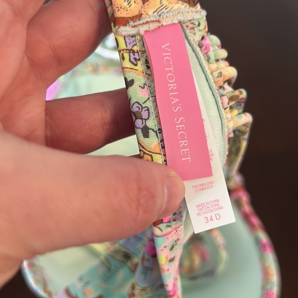 Victoria’s Secret Swimsuit Top - Picture 3 of 3